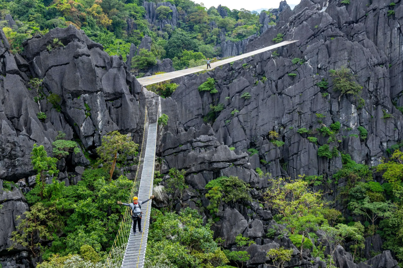 Caravan Lào: Cửa khẩu Lao Bảo - Pak Kading - Vientiane - Vang Vieng - Luang Prabang - Paksan - Cửa khẩu Cầu Treo (trải nghiệm tàu cao tốc)