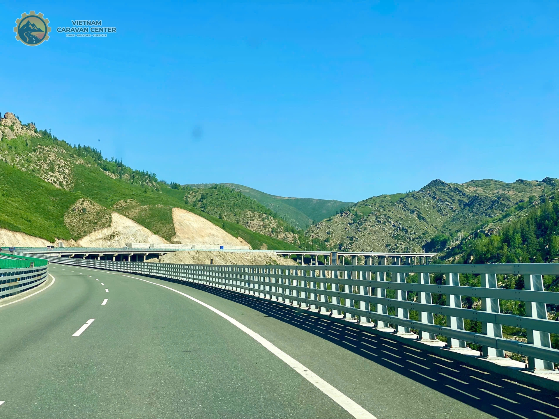 Caravan Tân Cương: Chinh phục các cung đường từ sa mạc đến núi non trùng điệp, khám phá vẻ đẹp hoang sơ hùng vĩ của thiên nhiên