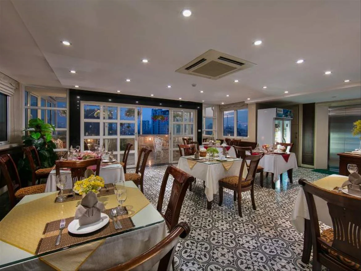 Hà Nội 4N3Đ: Combo Vé máy bay khứ hồi + 1 đêm tại Khách sạn Emotion Hà Nội 3 sao (Đã bao gồm ăn sáng)