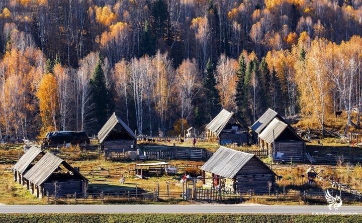 Du lịch Thái Lan và Tân Cương: Khám phá biển đảo Phuket và sa mạc núi non hùng vĩ