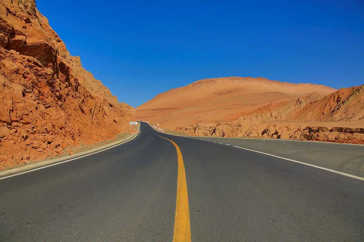 Caravan Tân Cương: Chinh phục các cung đường từ sa mạc đến núi non trùng điệp, khám phá vẻ đẹp hoang sơ hùng vĩ của thiên nhiên