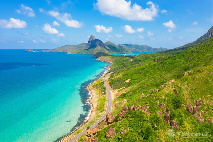 Côn Đảo 2N1Đ: Combo vé máy bay khứ hồi + 1 đêm tại Khách sạn Golden Rose 3 sao (Đã bao gồm ăn sáng, đón tiễn sân bay)