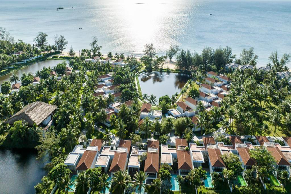 Phú Quốc 3N2Đ: Combo Vé Máy Bay Khứ Hồi Vietnam Airlines TPHCM – Phú Quốc + 2 đêm Vinpearl Resort 5 sao (Đã bao gồm ăn sáng)